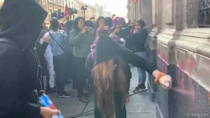 Women protest murders of women in Mexico