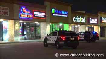 Clerk shot multiple times during robbery at southeast Houston smoke shop - KPRC Click2Houston