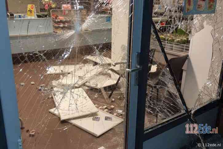 Politie Ede zoekt getuigen van snelkraak bij de Albert Heijn aan het Rozenplein