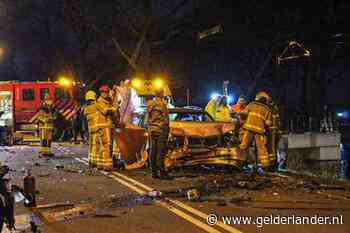 Heftig ongeluk met drie auto’s bij Loenen zorgt voor enorme ravage en minstens één zwaargewonde