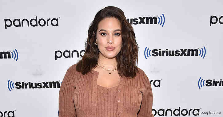 Ashley Graham Shows Off Stretch Marks in Topless Photo 1 Month After Welcoming Son Isaac: 'Same Me'