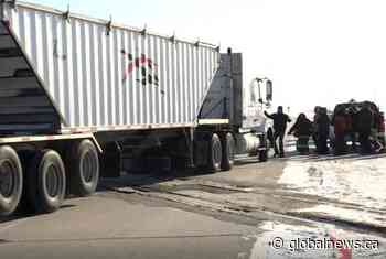 Truck driver goes through Manitoba blockade set up by Wet’suwet’en supporters
