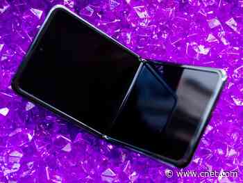 Samsung Galaxy Z Flip teardown reveals dust's impact on hinge, iFixit says     - CNET