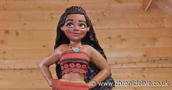 See how a mum made this amazing 4ft Moana cake for her twins' birthday