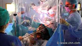 This violinist played her instrument as surgeons removed a brain tumor