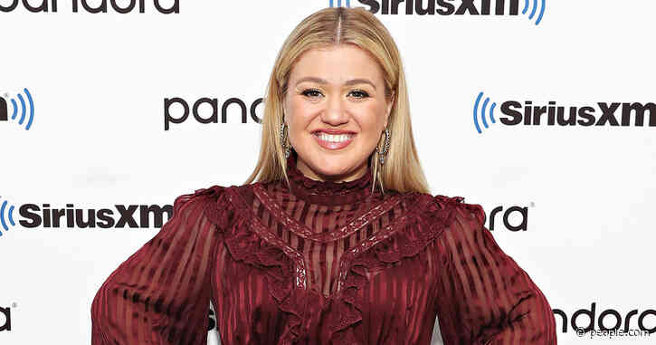 Kelly Clarkson Takes on Body Shaming by 'Punching It Square in the Face' with Positivity