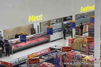 VIDEO: Knife-wielding man arrested after barricading himself in Lower Mainland Walmart