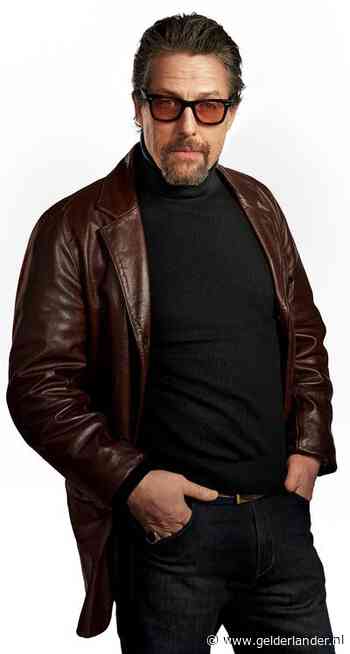 Hugh Grant schudt eindelijk zijn imago als de romantische goedzak van zich af