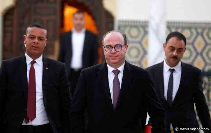 Tunisia names new government, avoids risk of early election