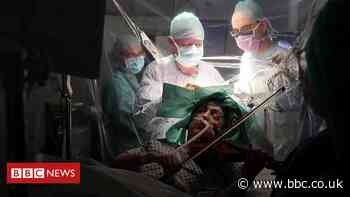 Patient plays violin during her brain surgery
