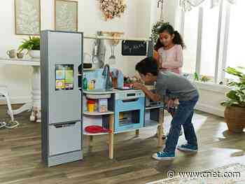 Amazon Alexa connects to a toy kitchen for preschoolers     - CNET