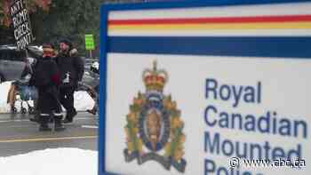 B.C. RCMP say they'll withdraw from Wet'suwet'en territory if road is kept clear