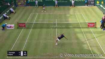 VIDEO - Halle Open 2019: Jo-Wilfried Tsonga and Benoit Paire enjoy foot-tennis point during match - ATP Halle - Eurosport.co.uk