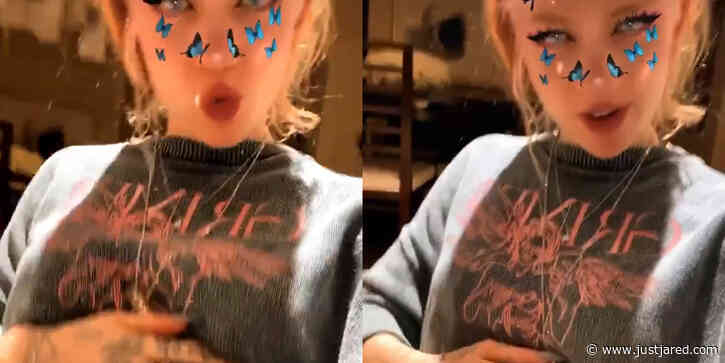Grimes Shows Off Her Baby Bump, Reveals She's 7 Months Into Pregnancy