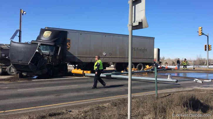 Highway 85 Overhead Traffic Signal Damaged In Crash Involving 2 Semi Trucks