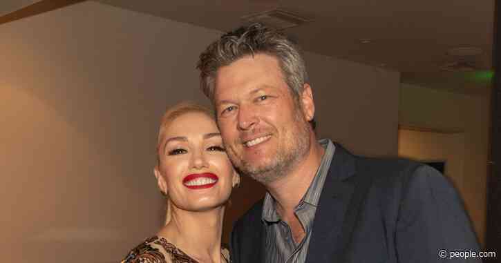 Gwen Stefani Climbs Blake Shelton Like a Tree During Surprise Duet in Vegas: 'Thank U for Coming'