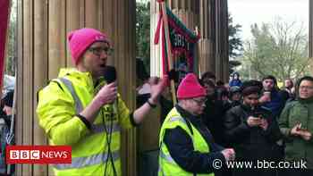 Students hit by 14-day university staff strike