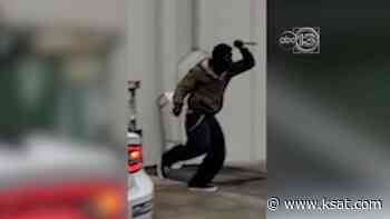 Video: Knife-wielding suspect charged at Houston officers before he was shot - KSAT San Antonio