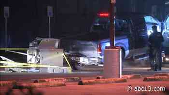 Suspects back truck into NE Houston bank lobby in attempt to steal ATM - KTRK-TV