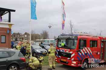 Vlaggenmast dreigt om te waaien bij Albert Heijn Stadspoort Ede