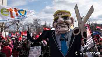 Ontario labour groups protest Doug Ford cuts outside PC provincial convention