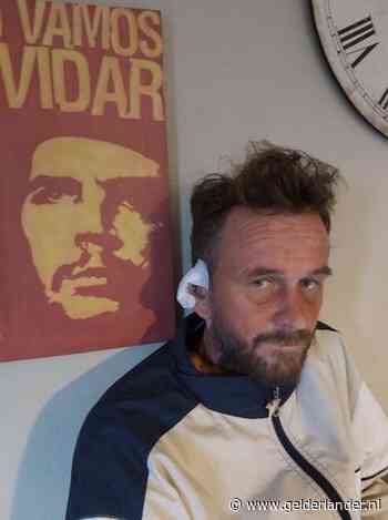 Oor van Thijs (39) afgebeten in Kaapverdië: ‘Ik lijk nu precies op Vincent van Gogh’