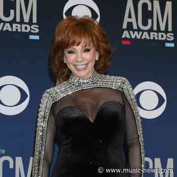 Reba McEntire re-signs to previous longtime label