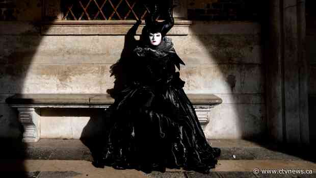 Venice's famous carnival cancelled as Italy scrambles to contain COVID-19