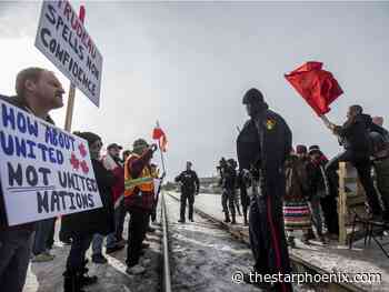 Wet'suwet'en solidarity demonstration in Saskatoon grows tense with arrival of opposition