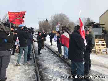 Wet'suwet'en supporters spend 2nd day protesting near CP Rail line