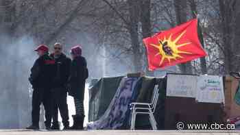 Tyendinaga Mohawks remain at camps despite OPP warning to clear out