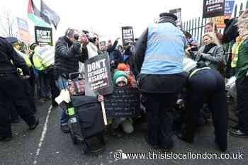 Police deal with protestors at Belmarsh as Julian Assange extradition hearing gets underway