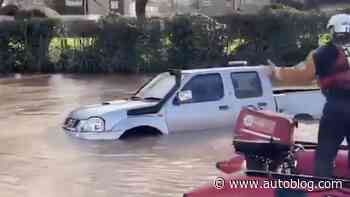 Snorkel doesn't save cocky Nissan Navara driver from floodwater in video