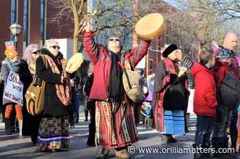 Dozens show up in Orillia to show solidarity with Wet'suwet'en (14 photos) - OrilliaMatters