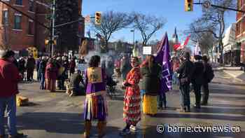 Rally in Orillia held to support of Wet'suwet'en heredity chiefs - CTV News