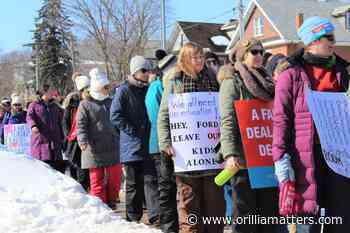 Hundreds take to Orillia streets in latest strike by education workers (7 photos) - OrilliaMatters