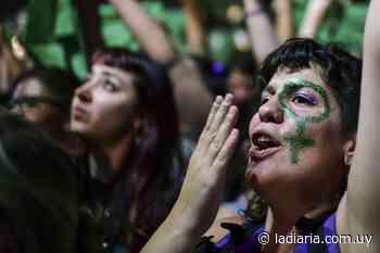 Masivas manifestaciones en Buenos Aires y otras ciudades para exigir la sanción del proyecto de ley de interrupción voluntaria del embarazo - la diaria