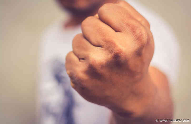 The Knives are Out on Crypto Twitter as Bitcoin OG Turns into Altcoin Shill