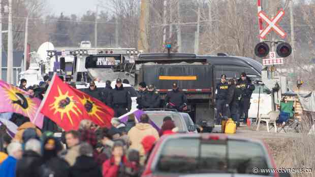 Some demonstrators in custody as OPP begin dismantling Tyendinaga blockade