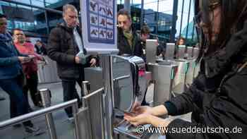 Coronavirus - Lächeln statt Händeschütteln - Süddeutsche Zeitung