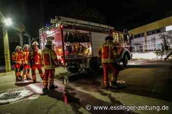 Die Feuerwehr war mit mehreren Fahrzeugen im Einsatz: Brand in Filderstadt-Bernhausen - esslinger-zeitung.de