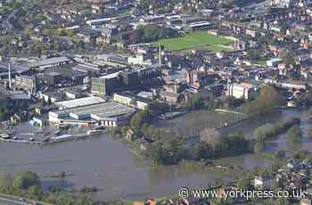 Drivers on A64 slam their brakes on to take flood pics