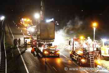 Rijbaan A73 vrij, berging van afgebrande aanhanger van vrachtwagen duurt nog tot 22.00 uur