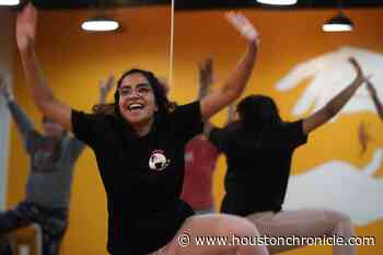 University of Houston student launches ‘Bollycurves’ Bollywood workout studio in Missouri City - Houston Chronicle
