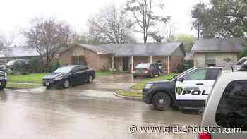 Family held at gunpoint during home invasion in SW Houston; man shot in hand, police say - KPRC Click2Houston