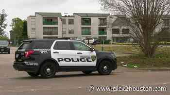 HPD: Man found dead with gunshot wounds in southwest Houston field - KPRC Click2Houston