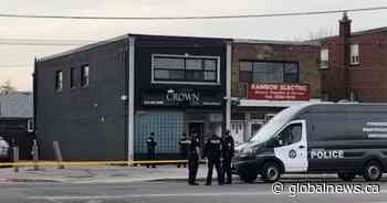 Woman dead, 2 injured after daylight stabbing at north-end Toronto massage parlour - Global News