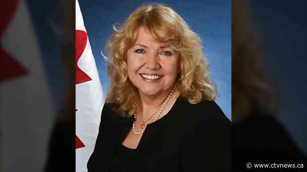 Sen. Lynn Beyak apologizes for racist letters, says she'll obey ethics report