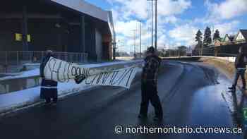 Main entrance to Sault Ste. Marie's International Bridge shut down by demonstrators - CTV News