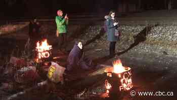 Toronto police on scene of rail blockade that disrupted GO Train service on Milton line
